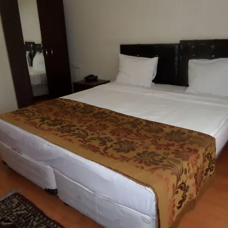 Hotel Ercan 2*